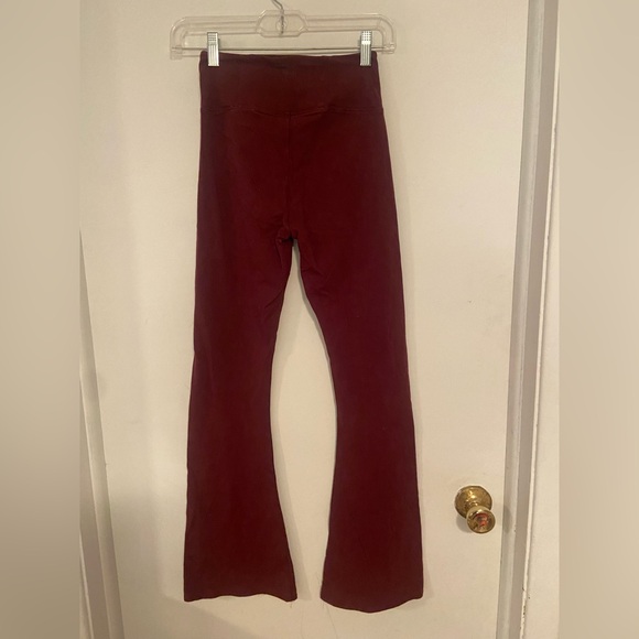 PINK Victoria's Secret Maroon Leggings - Picture 4 of 5